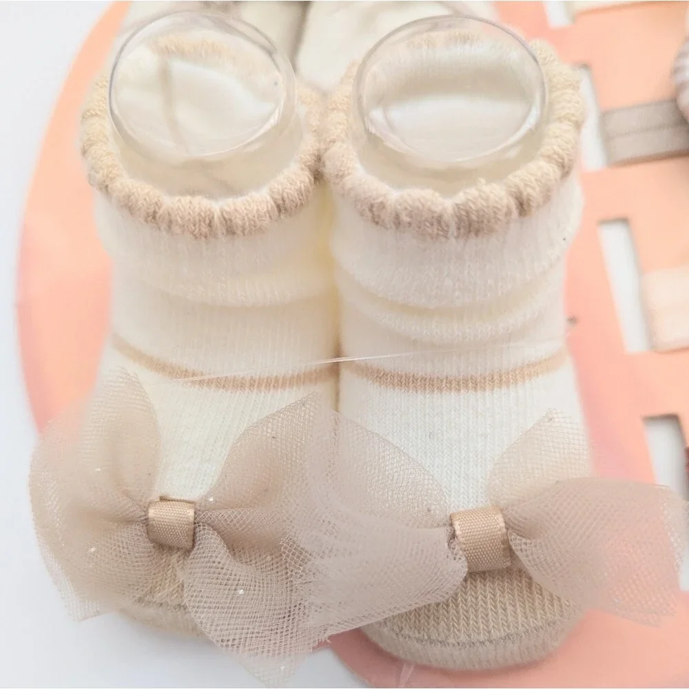 NWT 8 Piece Baby Gift Set (0-12months) 4 Socks/Booties & 4 Headwraps/Headbands